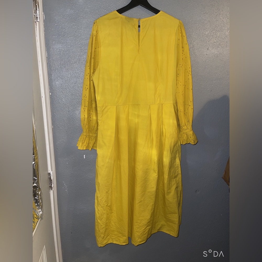 Who what wear yellow dress size X-Large leave has handmade flower not new long.